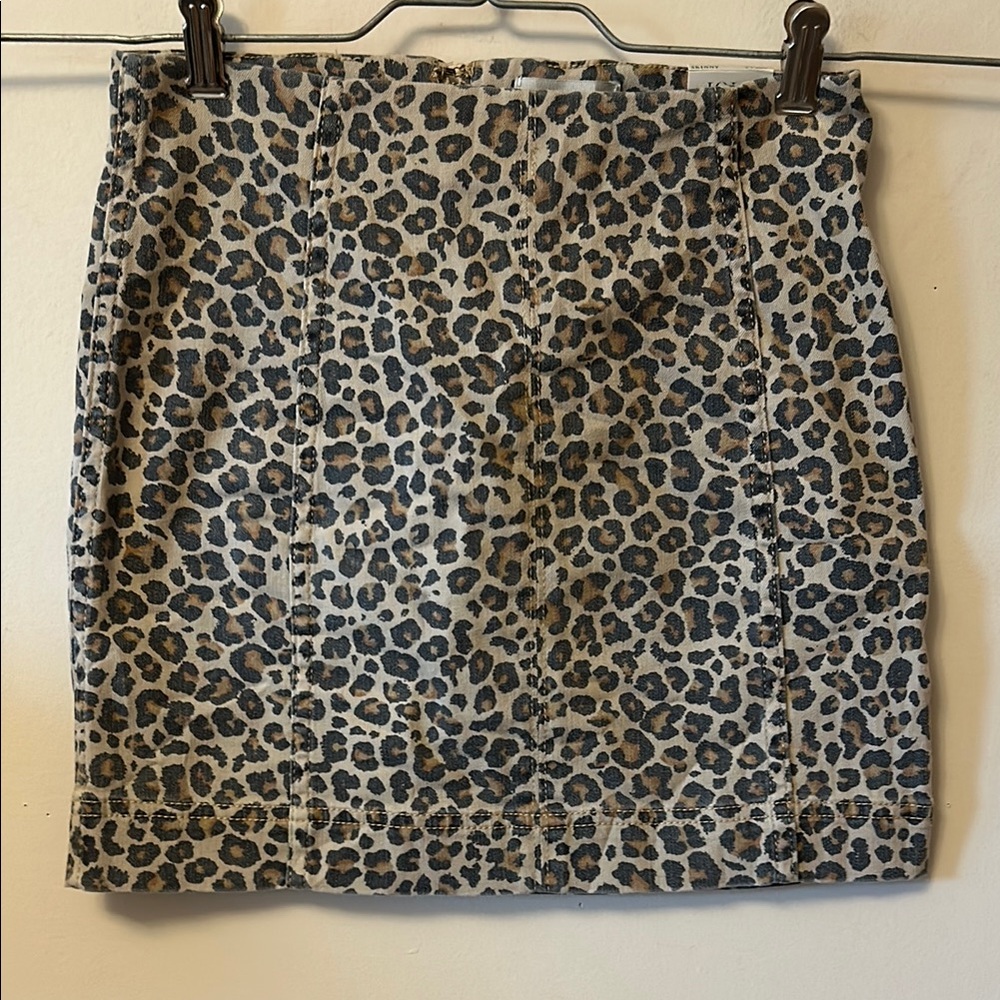 Jolt leopard print back zip fitted women’s skirt size 3 (26 inch) stretchy NWT